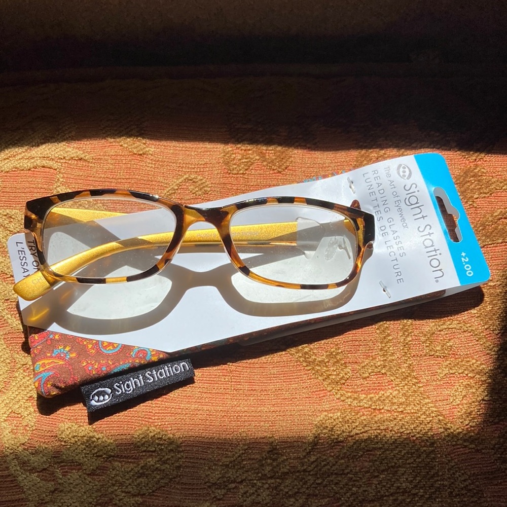NWT Sight Station “Heather” reading glasses and coordinating case.